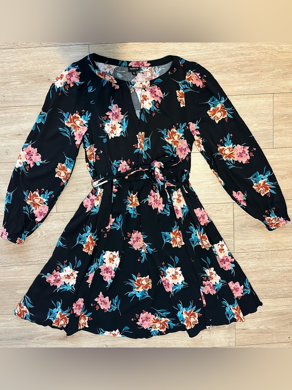 Torrid - Mini Stretch Challis A-Line Mini Black Floral V-neck Dress Sz 00 -M/L
